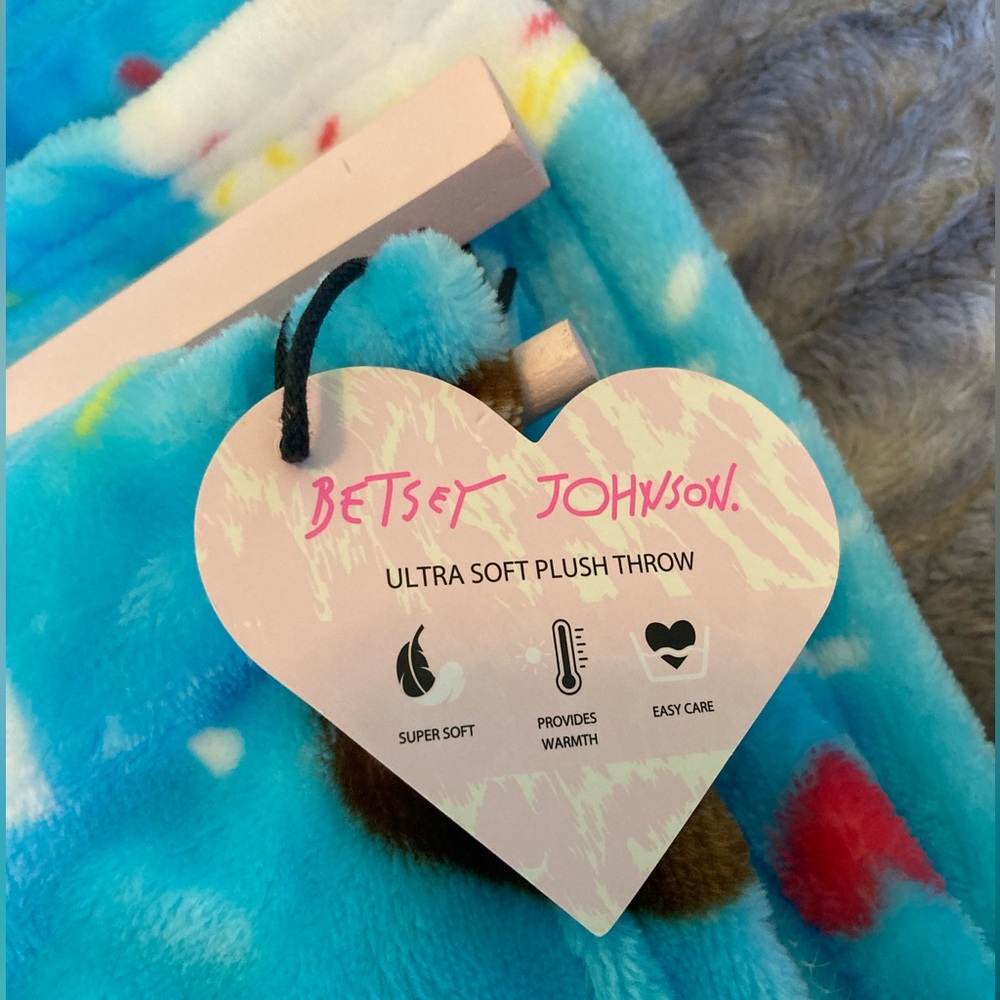 Super cute, soft, warm, Betsey Johnson brand, new with tags,sweets plush throw - Picture 4 of 6